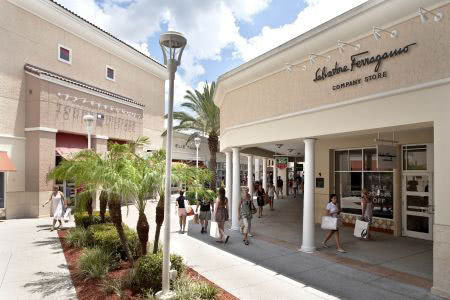 Shopping at the Orlando Vineland Premium Outlets in Orlando
